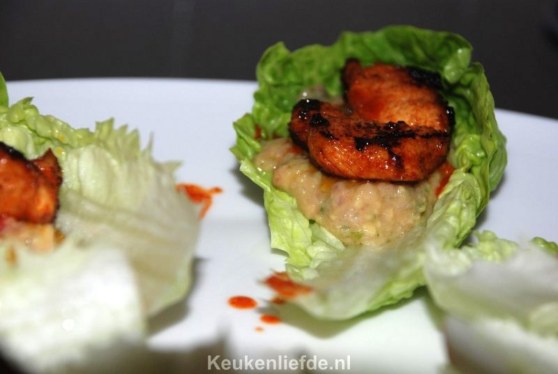 Pittige kiphapjes met limoen guacamole Pittige kiphapjes met limoen guacamole