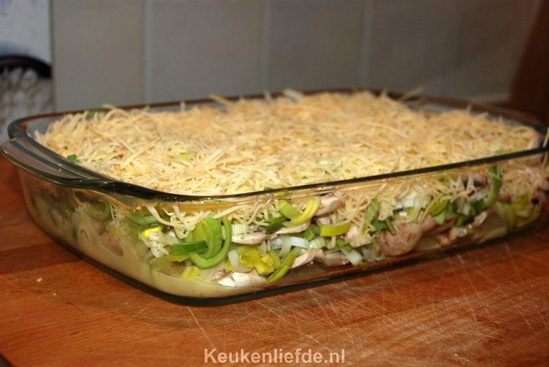 Prei ovenschotel met ham en kaasrolletjes Prei ovenschotel met ham en kaasrolletjes