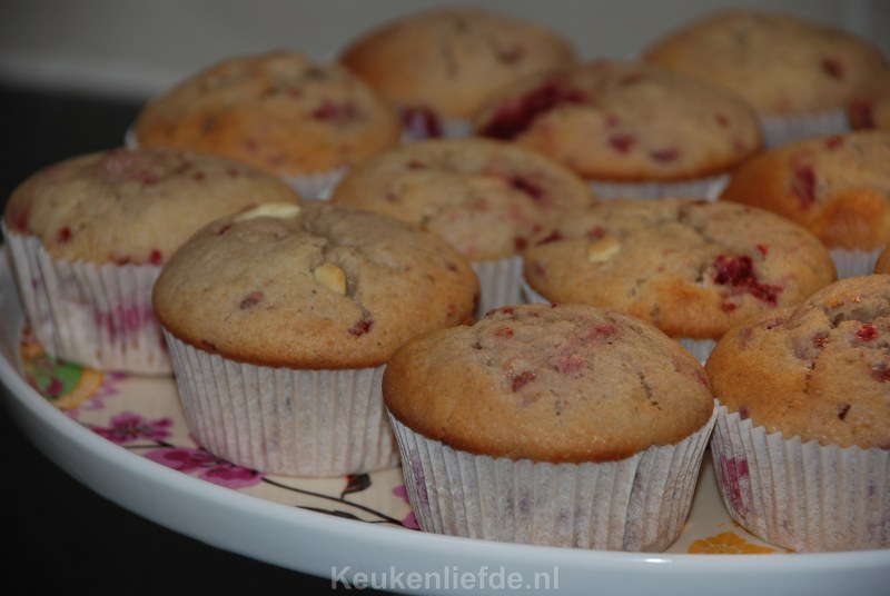 Cupcakes met frambozen en witte chocolade Cupcakes met frambozen en witte chocolade