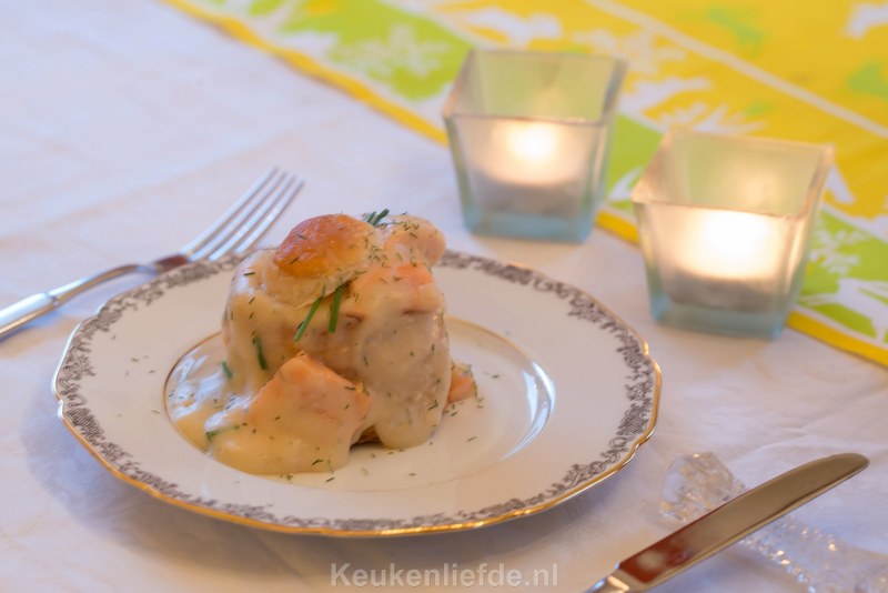 Pasteitjes met zalmragout Pasteitjes met zalmragout