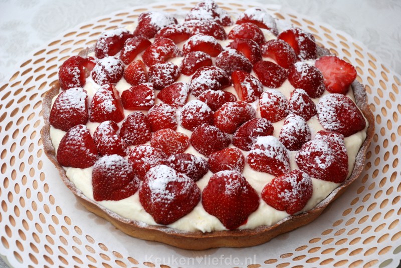Aardbeientaart met custardroom