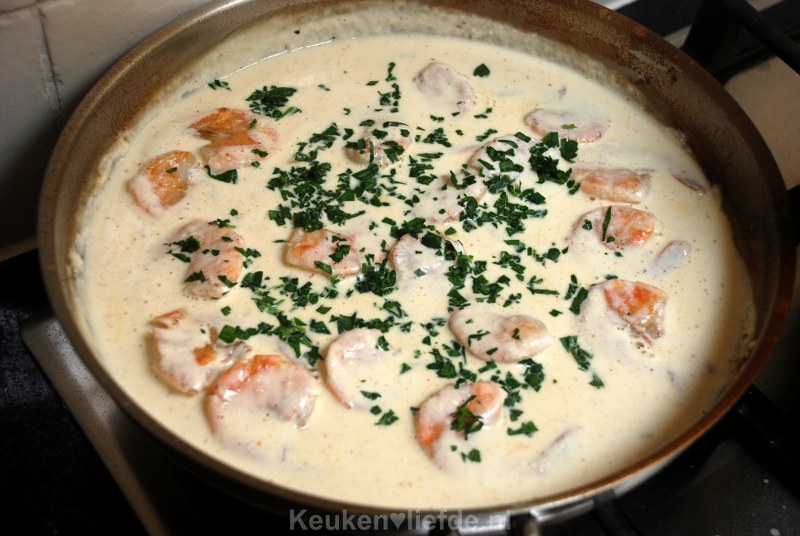 Pasta met roomsaus en scampi's Pasta met roomsaus en scampi's