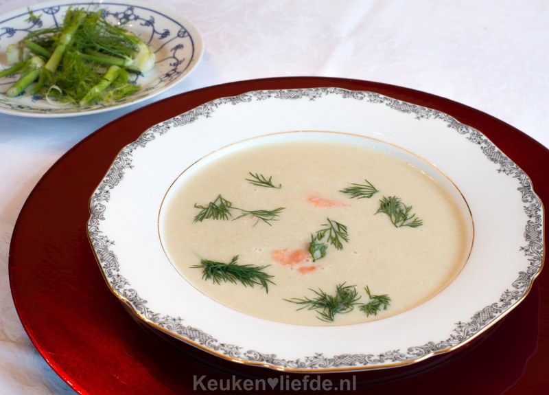 Venkelsoep met gerookte zalmsnippers