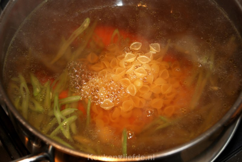 Schnippelbohnensuppe - Duitse snijbonensoep Schnippelbohnensuppe - Duitse snijbonensoep