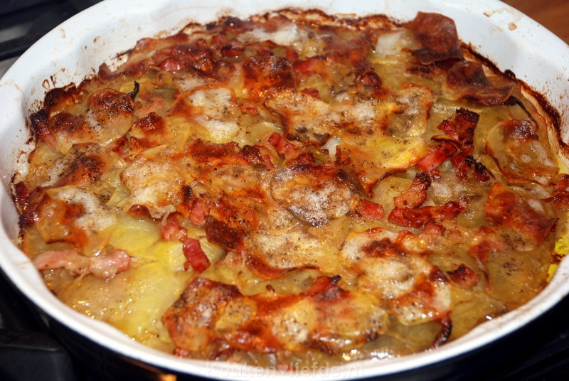 Aardappeltaart met spek en ui Aardappeltaart met spek en ui