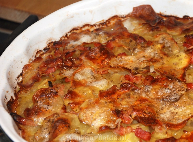 Aardappeltaart met spek en ui Aardappeltaart met spek en ui
