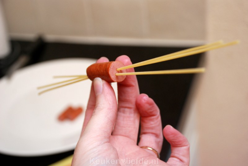 Ella-Marie kookt knakworst spaghetti Ella-Marie kookt knakworst spaghetti