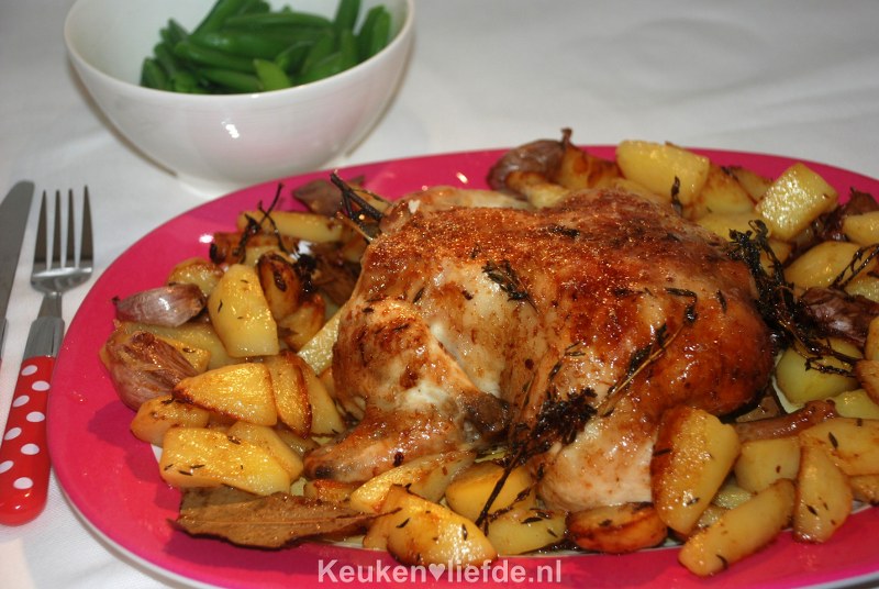 Gebraden hele kip uit de oven met aardappels