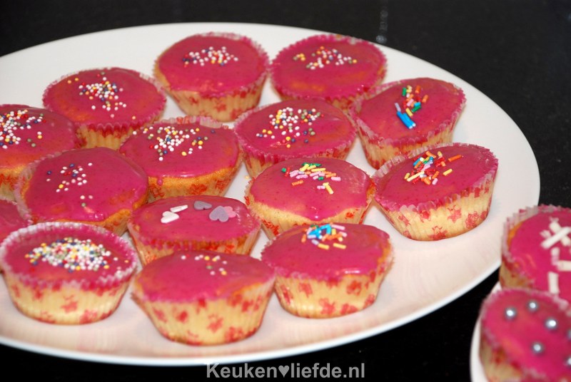 Cupcakes met roze glazuur Cupcakes met roze glazuur