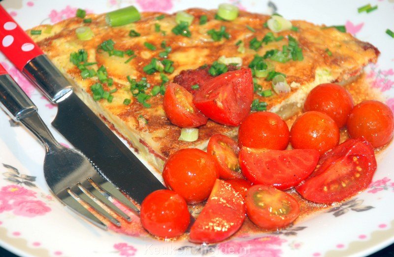 Aardappeltortilla met chorizo en lente-ui