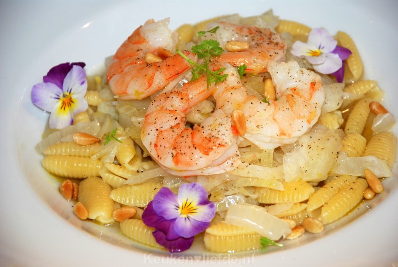 Pasta met venkel, bleekselderij en gamba's