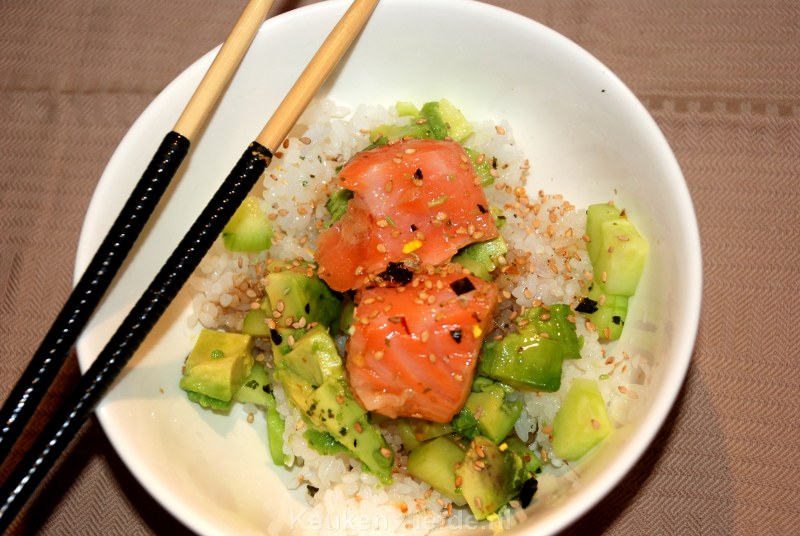 Sushi bowl met mi-cuit zalm Sushi bowl met mi-cuit zalm