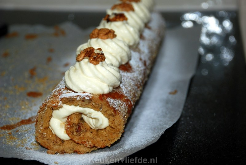 Koffie-walnoten cakerol Koffie-walnoten cakerol