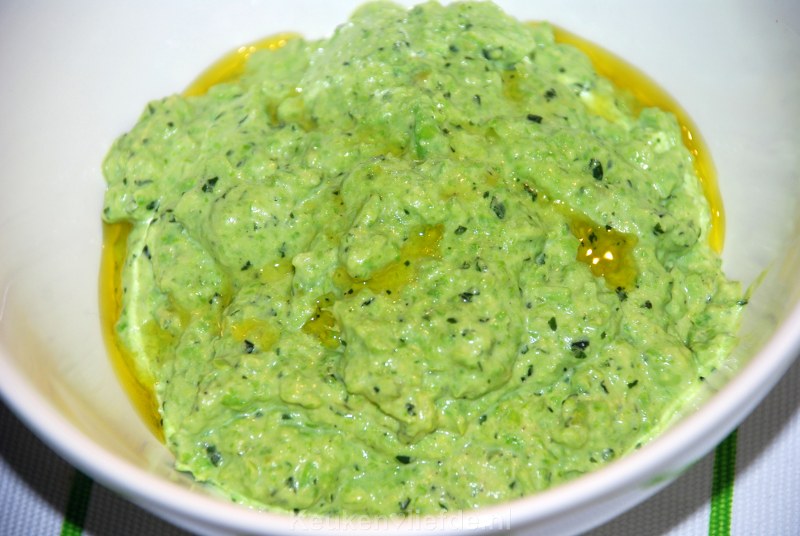 Romige doperwtenpuree met munt en limoen Romige doperwtenpuree met munt en limoen