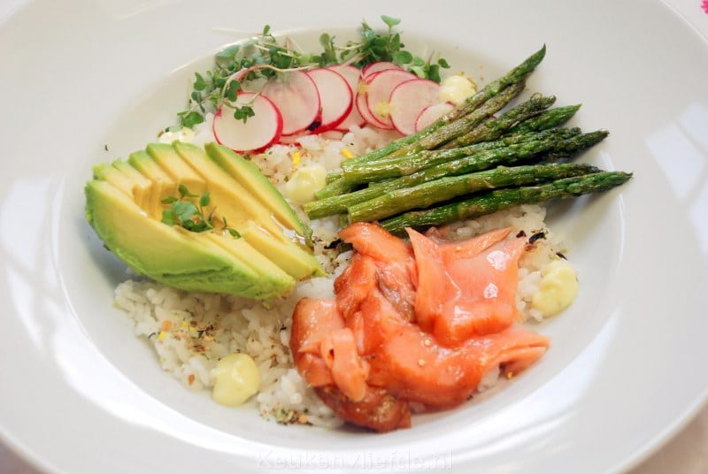 Sushi bowl met groene asperges Sushi bowl met groene asperges