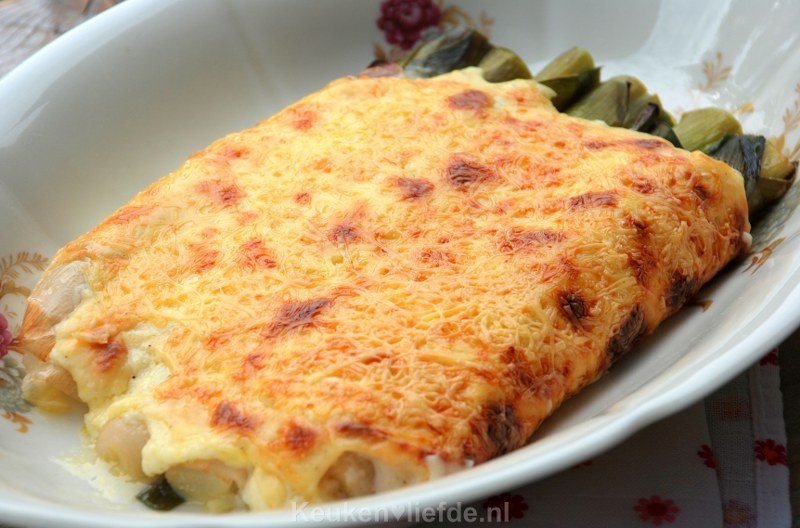 Preirolletjes met ham en kaas uit de oven Preirolletjes met ham en kaas uit de oven