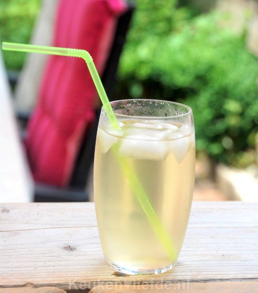 Verkwikkende groene-ijsthee Verkwikkende groene-ijsthee