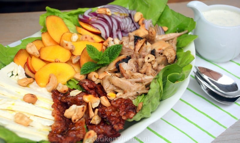 Salade met gegrilde kip, nectarine en feta Salade met gegrilde kip, nectarine en feta