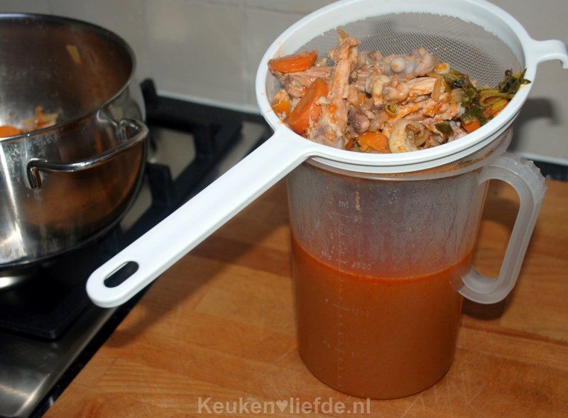 Kippenbouillon - onmisbaar basisrecept Kippenbouillon - onmisbaar basisrecept