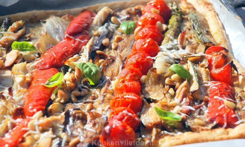 Italiaanse plaattaart met gegrilde groenten Italiaanse plaattaart met gegrilde groenten