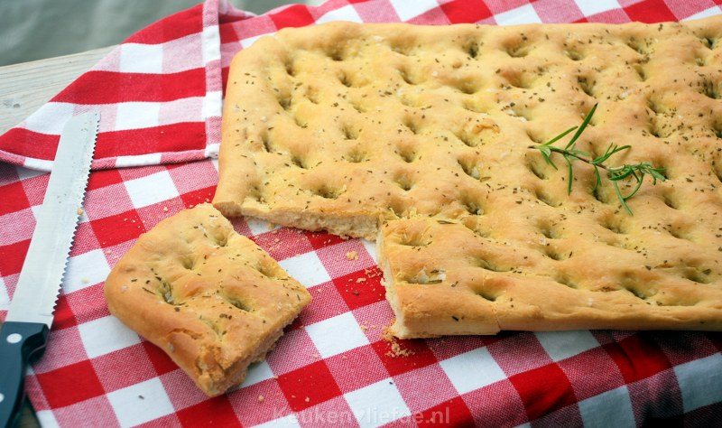 Focaccia met rozemarijn Focaccia met rozemarijn