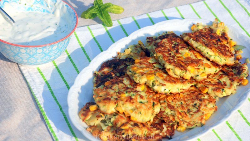 Courgettekoekjes met aardappel, mais en feta Courgettekoekjes met aardappel, mais en feta