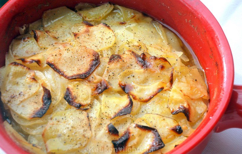 Aardappelgratin met bouillon - pommes boulangère Aardappelgratin met bouillon - pommes boulangère