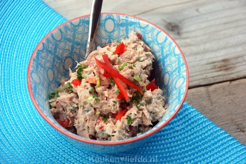 Zelfgemaakte tonijnsalade Zelfgemaakte tonijnsalade