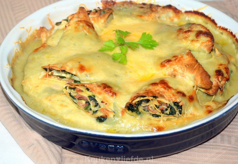 Flensjes met spinazie en romige roquefortsaus Flensjes met spinazie en romige roquefortsaus