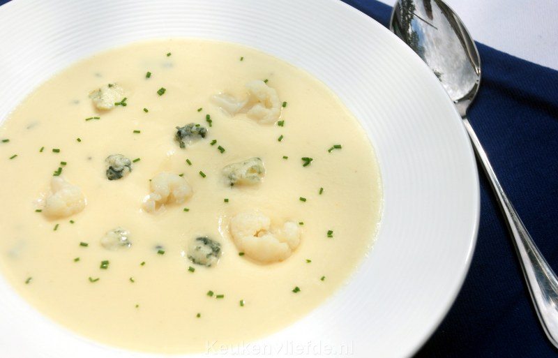 Fluweelzachte bloemkoolsoep met roquefort