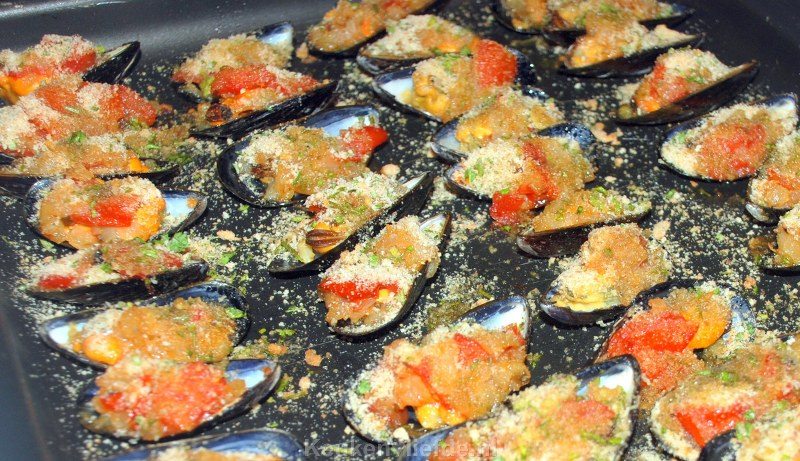 Gegratineerde mosselen met krokant paneerlaagje Gegratineerde mosselen met krokant paneerlaagje