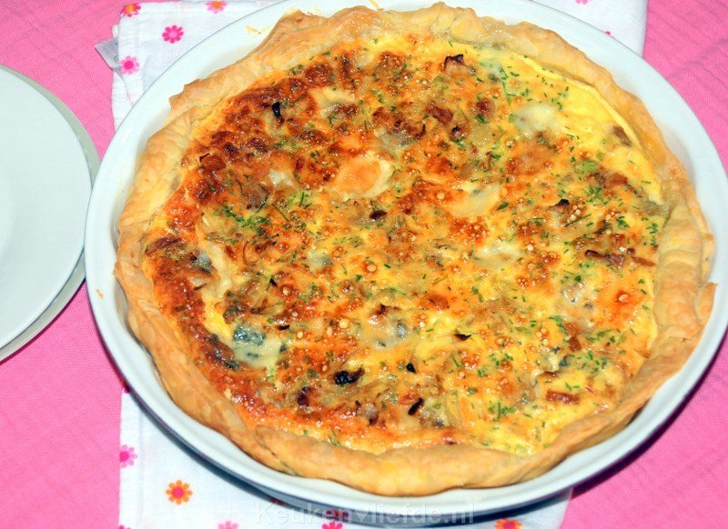 Hartige kaastaart met tuinkruiden Hartige kaastaart met tuinkruiden