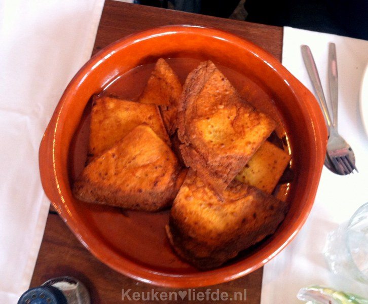 Culinaire ontdekkingstocht op Schouwen-Duiveland Gefrituurde pannenkoeken in strandpaviljoen Zuid Zuid West