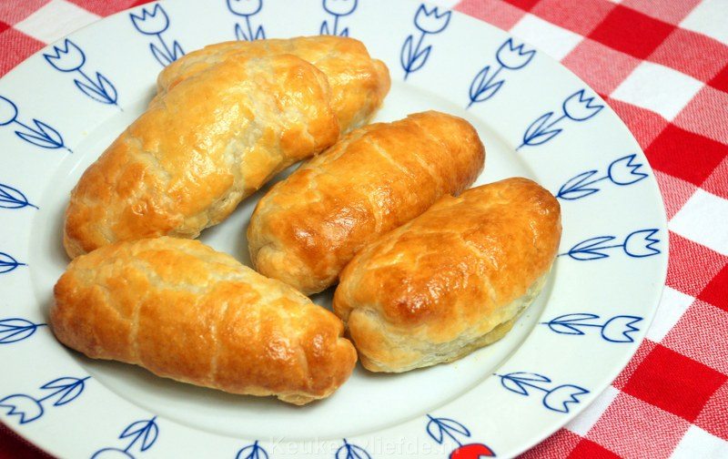 Saucijzenbroodjes Saucijzenbroodjes