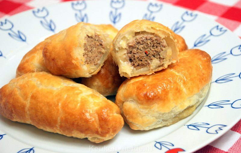 Saucijzenbroodjes Saucijzenbroodjes