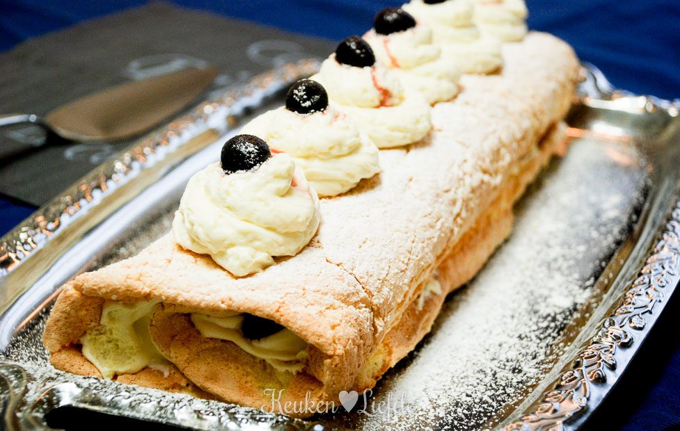 Biscuitrol met kersen Biscuitrol met kersen