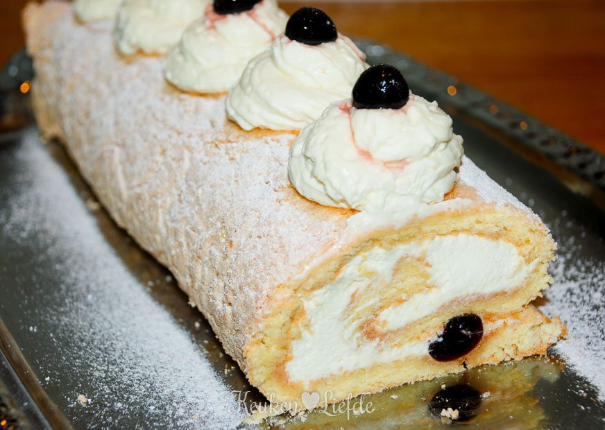 Biscuitrol met kersen Biscuitrol met kersen
