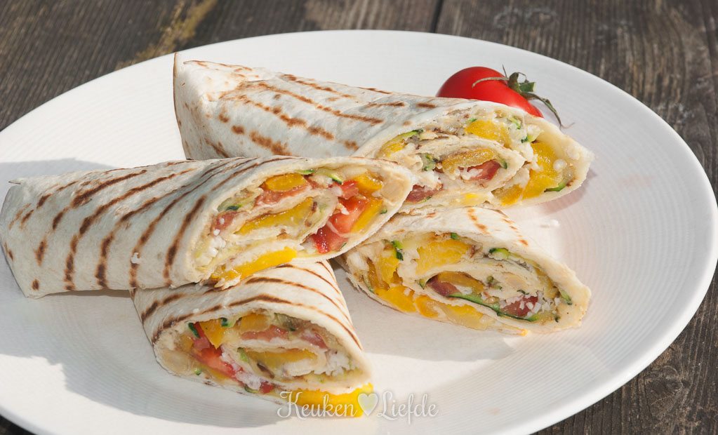 Wraps met hummus en gegrilde groenten 