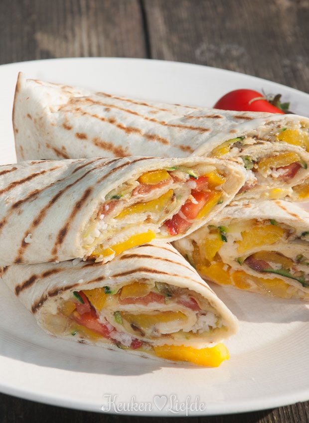 Wraps met hummus en gegrilde groenten