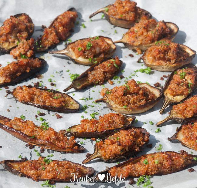 Gevulde aubergine met broodkruim Gevulde aubergine met broodkruim
