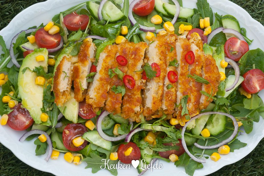 Guacamolesalade met krokante kipschnitzel