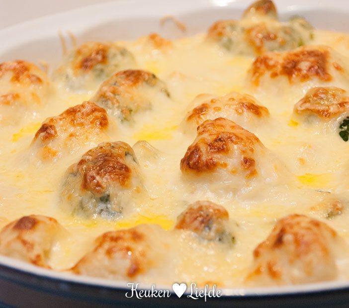 Broccoli en bloemkool met kaassaus Broccoli en bloemkool met kaassaus