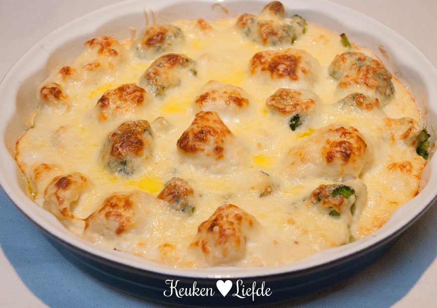 Broccoli en bloemkool met kaassaus Broccoli en bloemkool met kaassaus