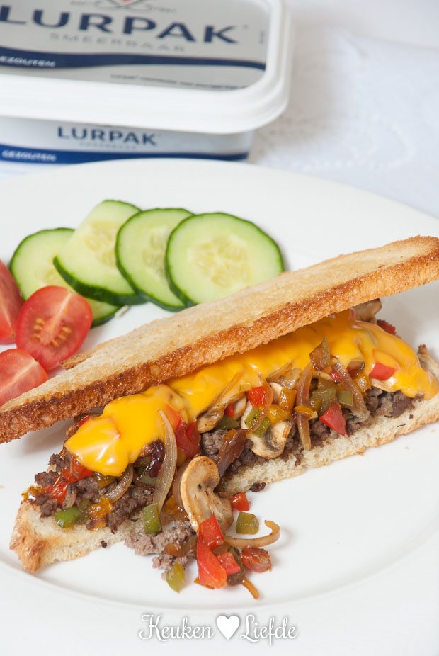 Oventosti met gehakt en paprika Oventosti met gehakt en paprika