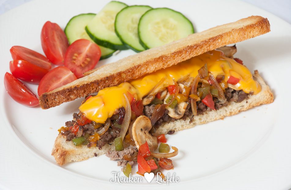 Oventosti met gehakt en paprika Oventosti met gehakt en paprika