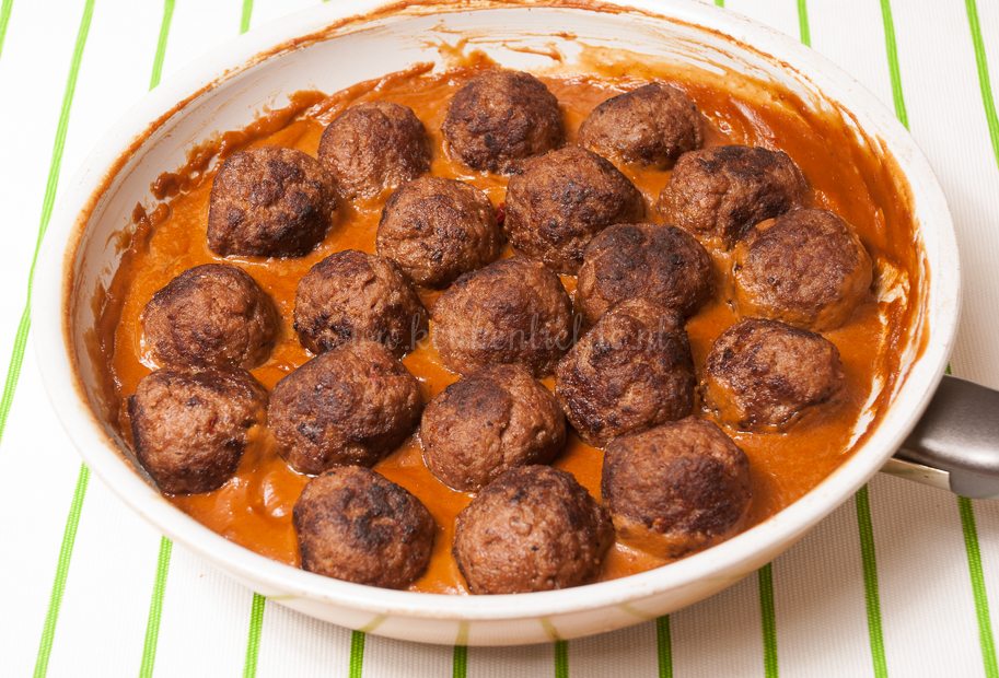 Gehaktballetjes in pindasaus-1312
