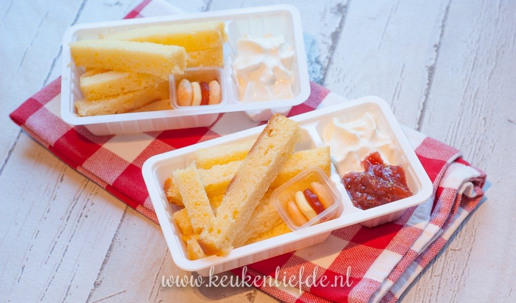 Kindertraktatie: cakefrietjes Kindertraktatie: cakefrietjes