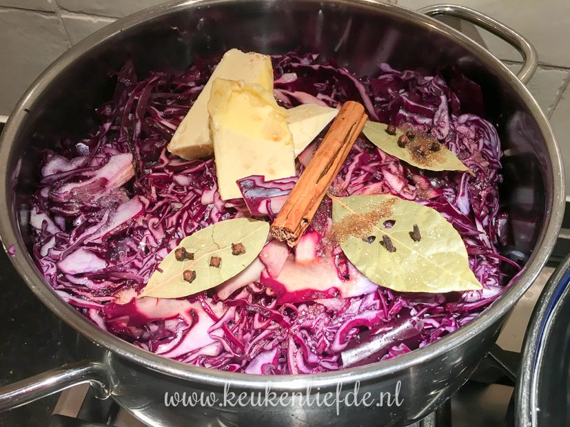 Ovenschotel met stoofvlees en rodekool