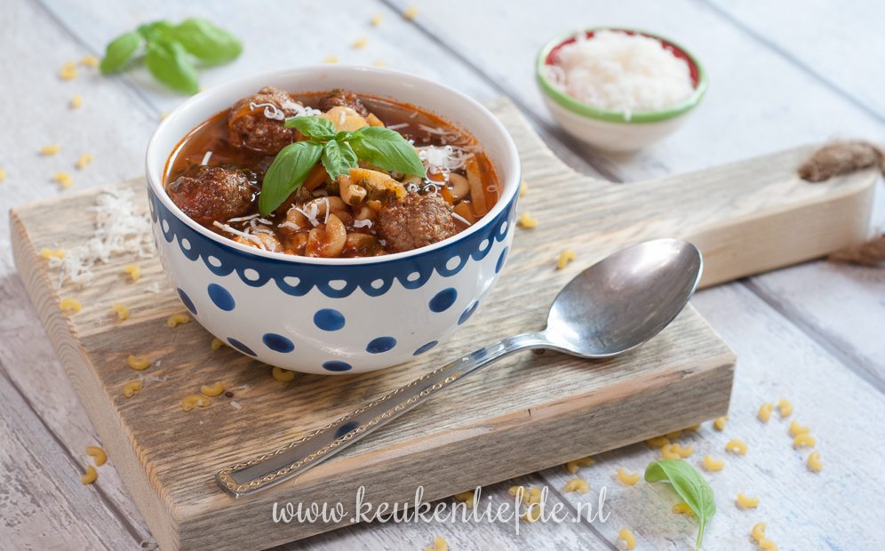 Minestrone met gehaktballetjes Minestrone met gehaktballetjes