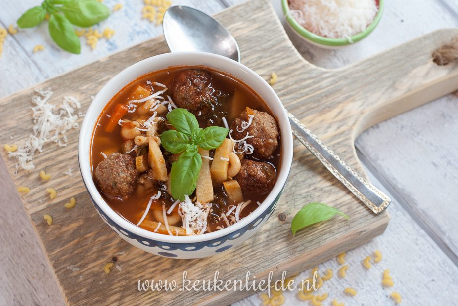 Minestrone met gehaktballetjes Minestrone met gehaktballetjes